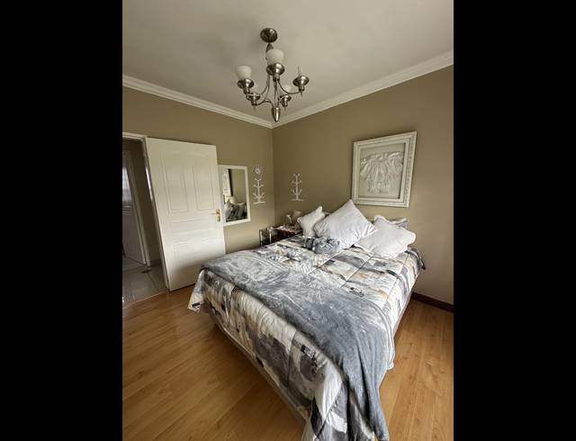 6 BEDROOM HOUSE FOR SALE IN BRACKENHURST